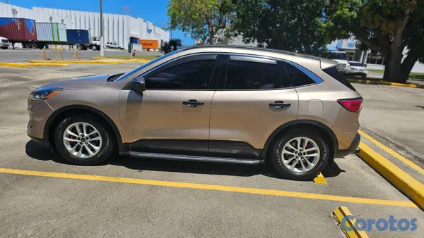2020 Ford Escape — foto 5 / 10