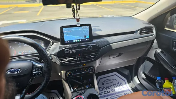 2020 Ford Escape — foto 7 / 10