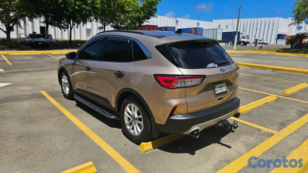 2020 Ford Escape — foto 9 / 10