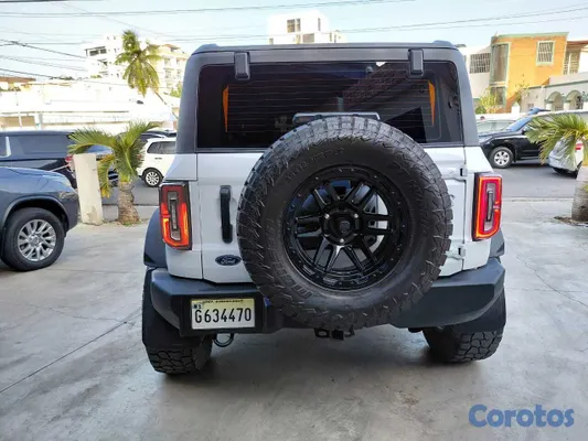 2022 Ford Bronco — foto 4 / 10