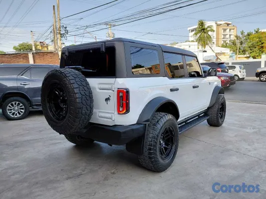 2022 Ford Bronco — foto 5 / 10