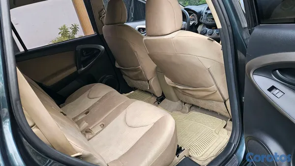 2010 Toyota Rav-4 — foto 6 / 10