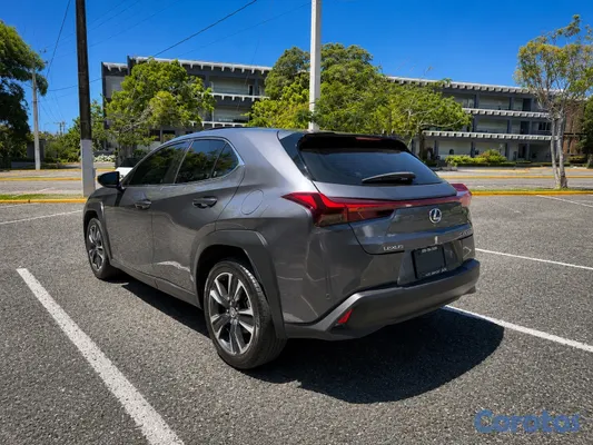 2025 Lexus UX — foto 3 / 14