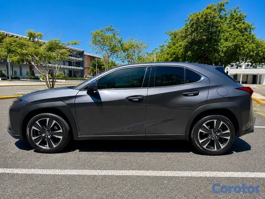 2025 Lexus UX — foto 5 / 14