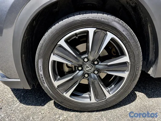 2025 Lexus UX — foto 9 / 14