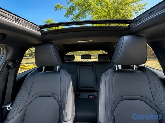 2025 Lexus UX — foto 11 / 14