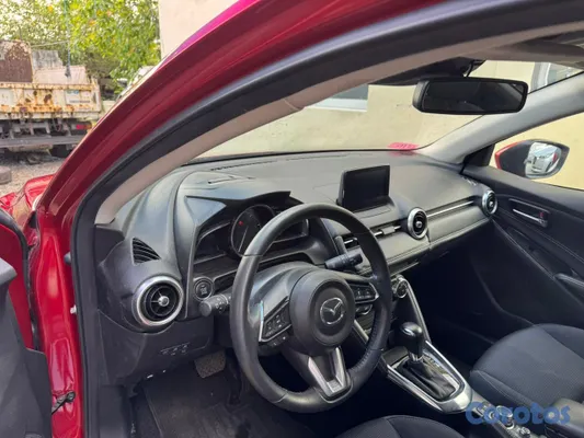 2020 Mazda 2 — foto 3 / 6