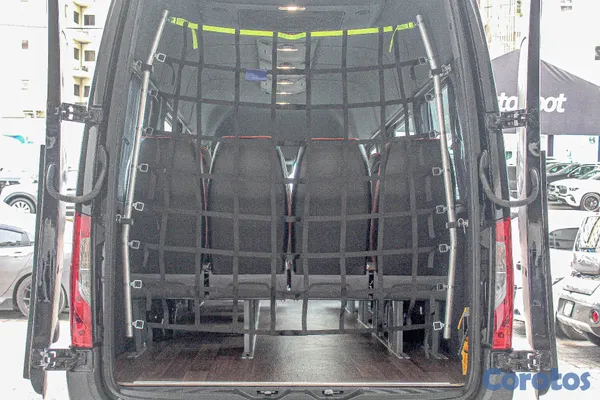 2026 Mercedes-Benz Sprinter — foto 8 / 11