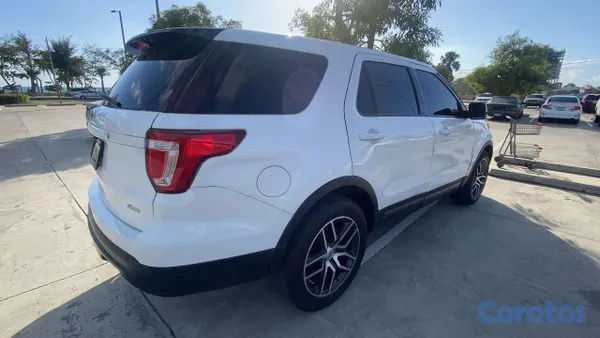 2017 Ford Explorer — foto 3 / 7