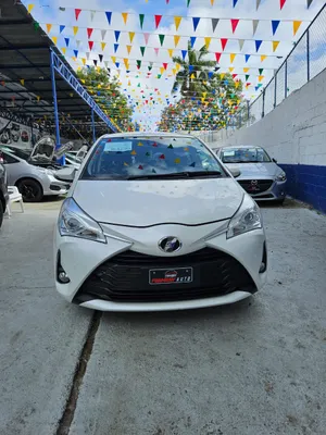 2020 Toyota Vitz — foto 3 / 10
