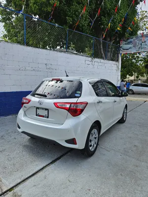 2020 Toyota Vitz — foto 4 / 10