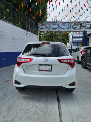 2020 Toyota Vitz — foto 5 / 10