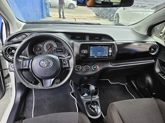 2020 Toyota Vitz — foto 7 / 10