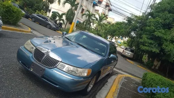 2000 Lincoln Town Car