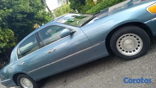 2000 Lincoln Town Car — foto 4 / 4