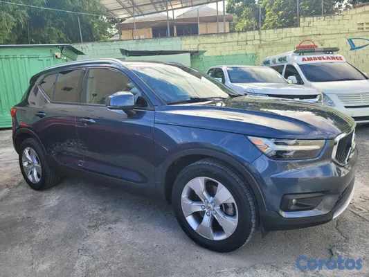 2021 Volvo XC40 Momentum