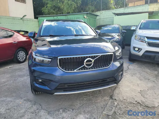 2021 Volvo XC40 Momentum — foto 3 / 10