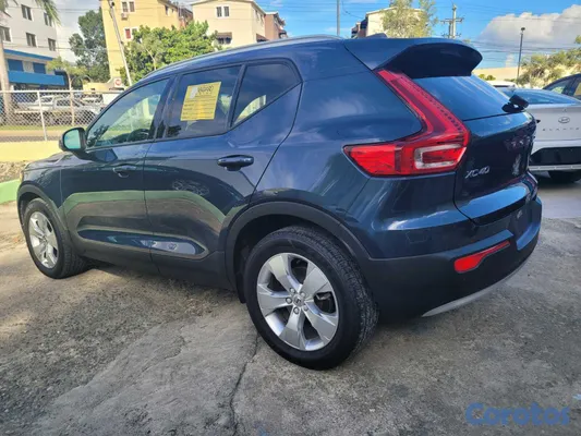 2021 Volvo XC40 Momentum — foto 4 / 10