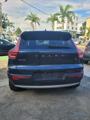 2021 Volvo XC40 Momentum — foto 5 / 10