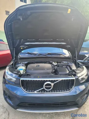 2021 Volvo XC40 Momentum — foto 6 / 10