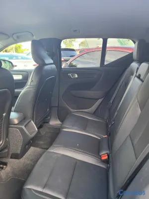 2021 Volvo XC40 Momentum — foto 9 / 10