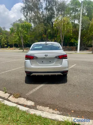 2020 Nissan Versa — foto 5 / 10