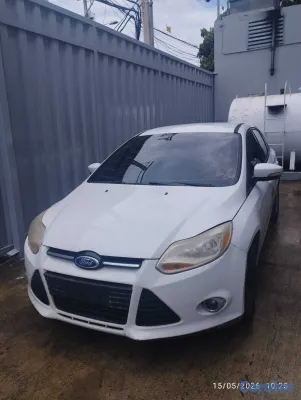 2013 Ford Focus — foto 10 / 13