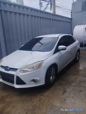 2013 Ford Focus — foto 11 / 13