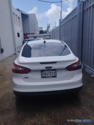 2013 Ford Focus — foto 12 / 13