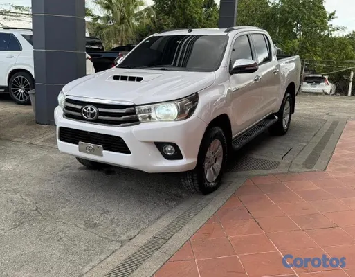 2016 Toyota Hilux — foto 2 / 8