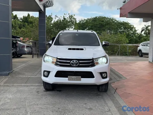2016 Toyota Hilux — foto 3 / 8