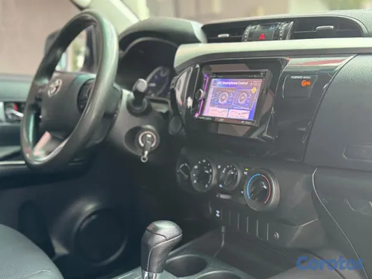 2016 Toyota Hilux — foto 4 / 8