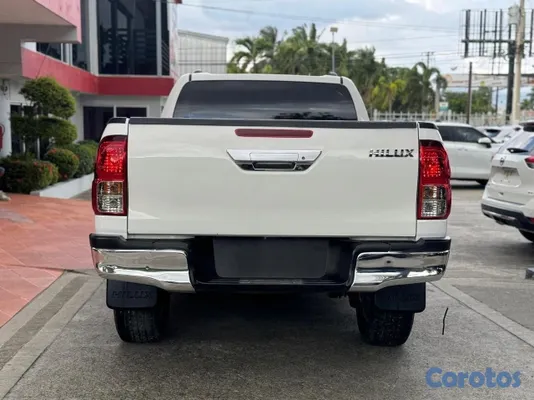 2016 Toyota Hilux — foto 8 / 8
