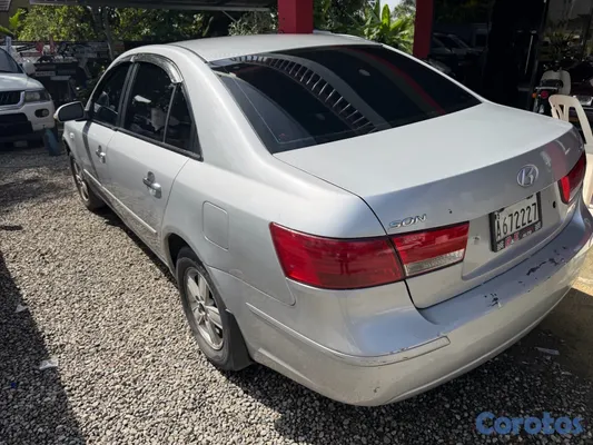 2010 Hyundai Sonata — foto 4 / 7