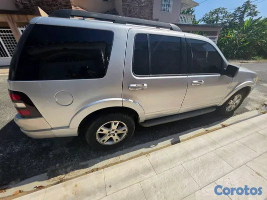 2010 Ford Explorer — foto 3 / 5