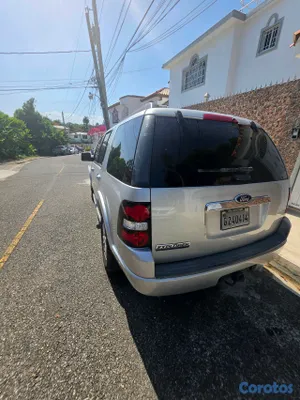 2010 Ford Explorer — foto 4 / 5