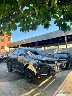 2022 Toyota Fortuner — foto 2 / 10