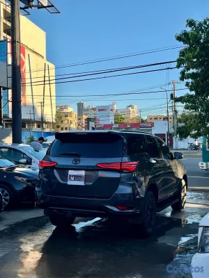 2022 Toyota Fortuner — foto 7 / 10