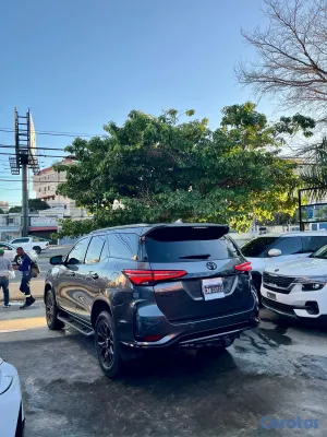 2022 Toyota Fortuner — foto 8 / 10