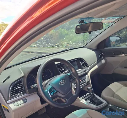 2018 Hyundai Elantra — foto 2 / 6