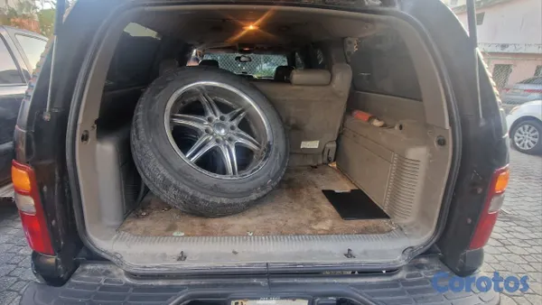 2003 Chevrolet Suburban — foto 8 / 10