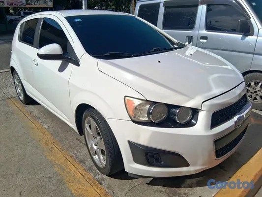 2015 Chevrolet Sonic — foto 3 / 10