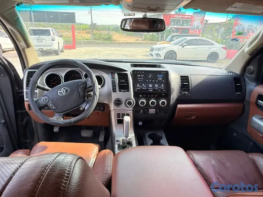 2010 Toyota Sequoia — foto 5 / 13