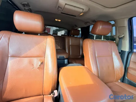 2010 Toyota Sequoia — foto 6 / 13