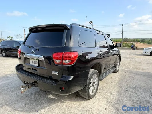 2010 Toyota Sequoia — foto 12 / 13