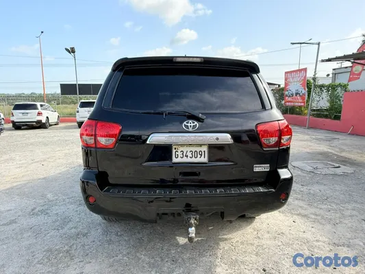 2010 Toyota Sequoia — foto 13 / 13