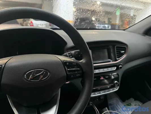 2018 Hyundai Ioniq — foto 2 / 4