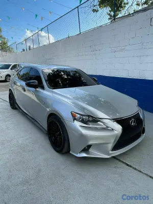 2014 Lexus Is — foto 2 / 9