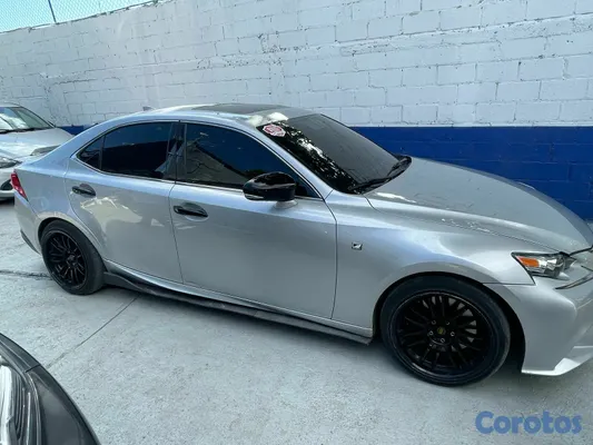 2014 Lexus Is — foto 4 / 9