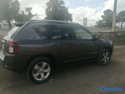 2016 Jeep Compass — foto 8 / 9